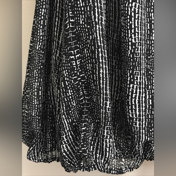 Victoria’s Secret Moda International Cold Shoulders Chiffon top - M - Picture 8 of 8